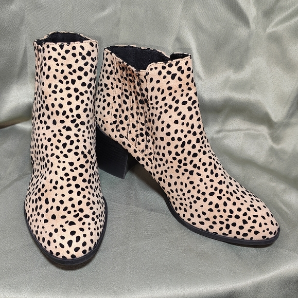 QUPID Diva Leopard Print Ankle Booties - Picture 2 of 11